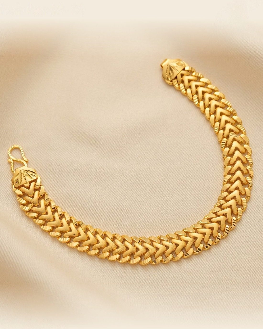 Chevron Weave Men's Bracelet, 22K Gold, 15.690 g