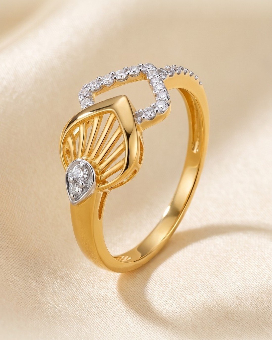 Fan & Kite Two-Tone Ring, 22K Gold, 1.804 g