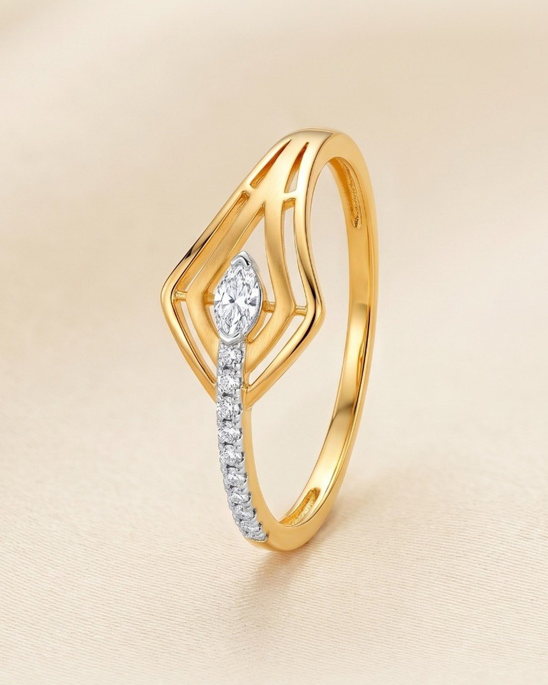 Geometric Kite Ring, 22K Gold, 0.874 g