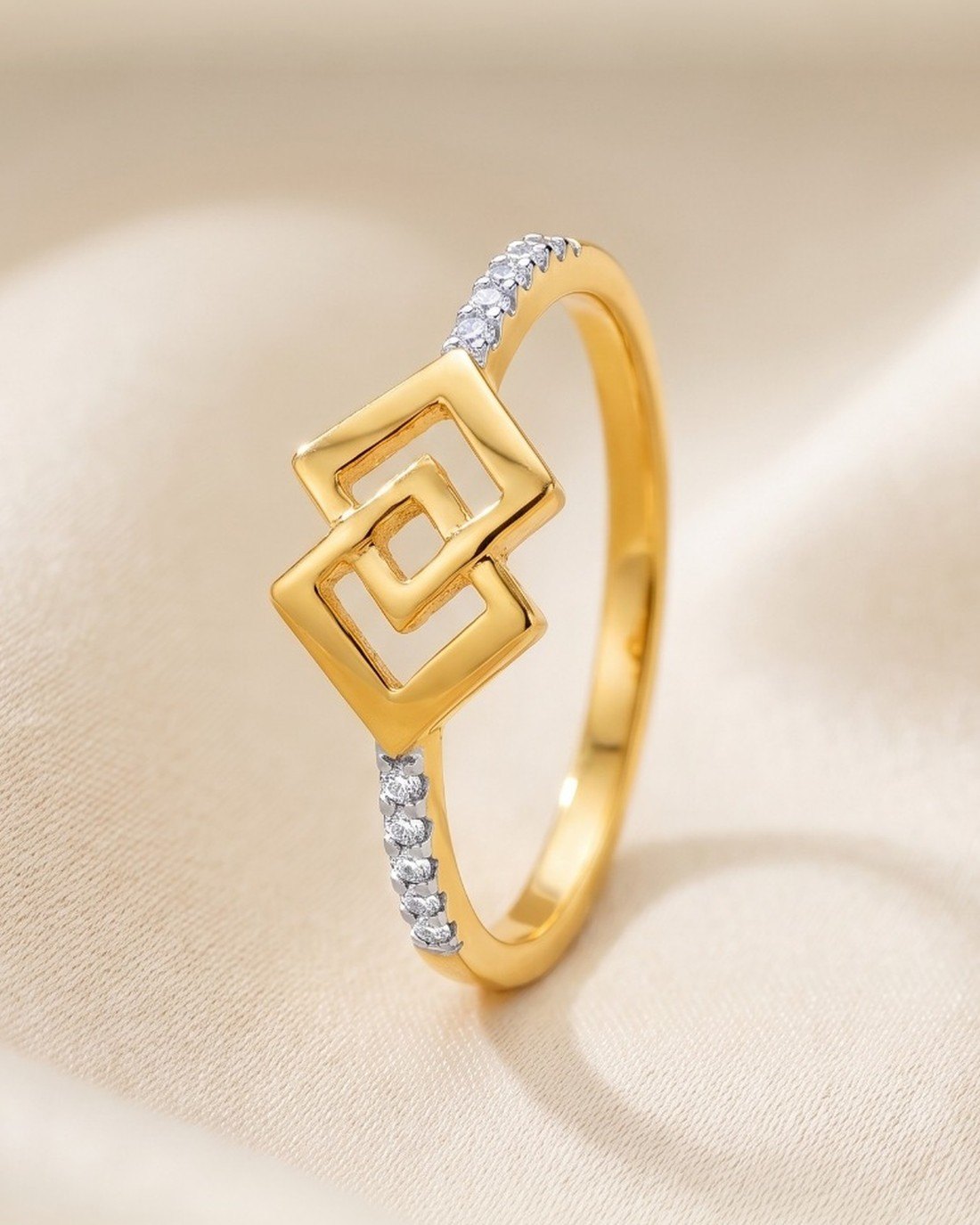 Interlocked Squares Ring, 22K Gold, 0.864 g