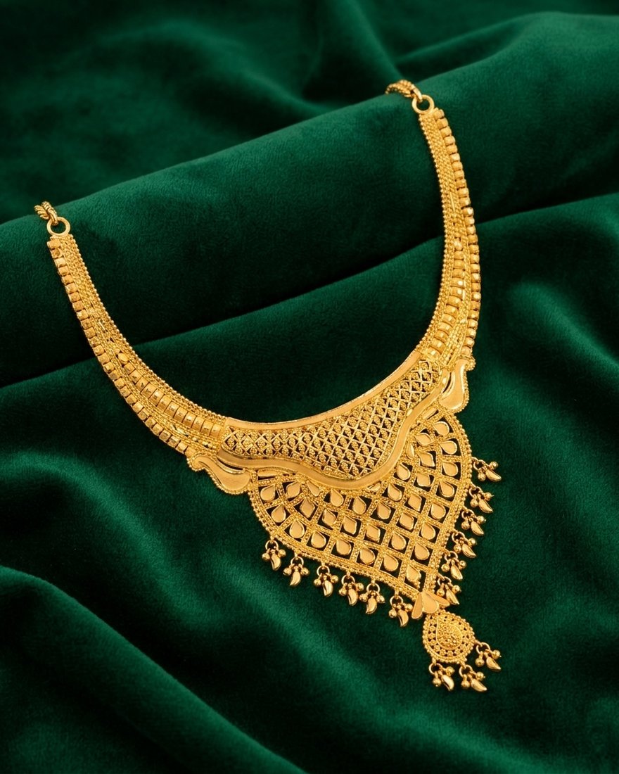 Lattice Bib Necklace, 22K Gold, 38.780 g