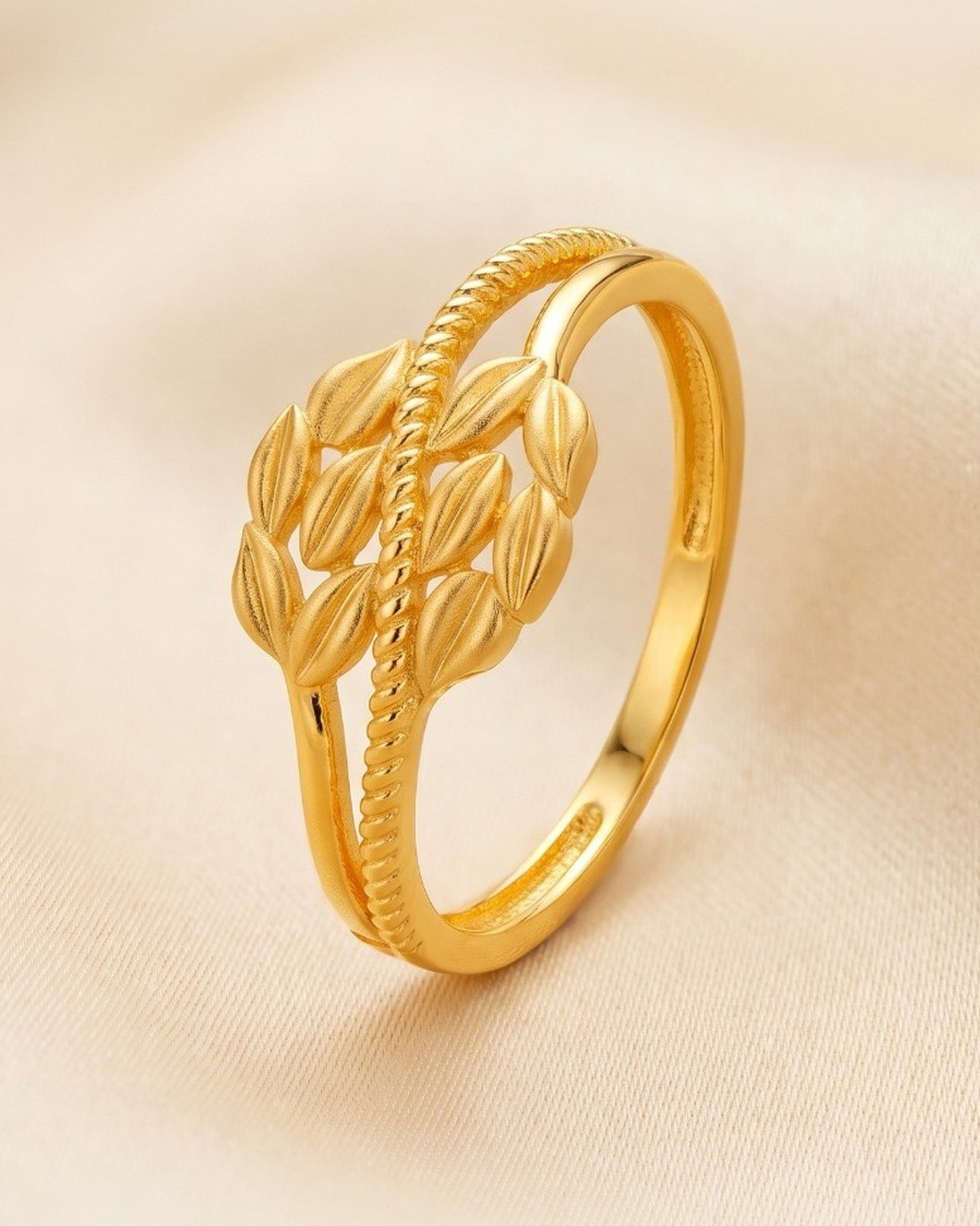 Leaf Cluster Rope Ring, 22K Gold, 1.666 g
