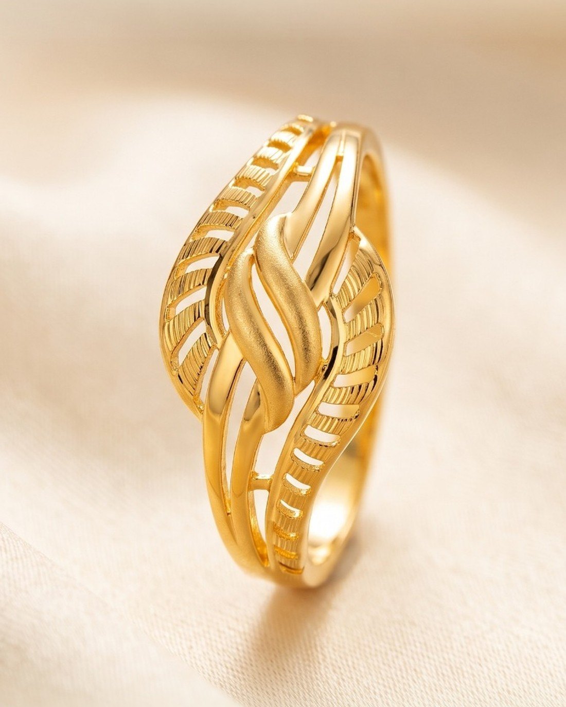 Marquise Loop Ring, 22K Gold, 1.589 g