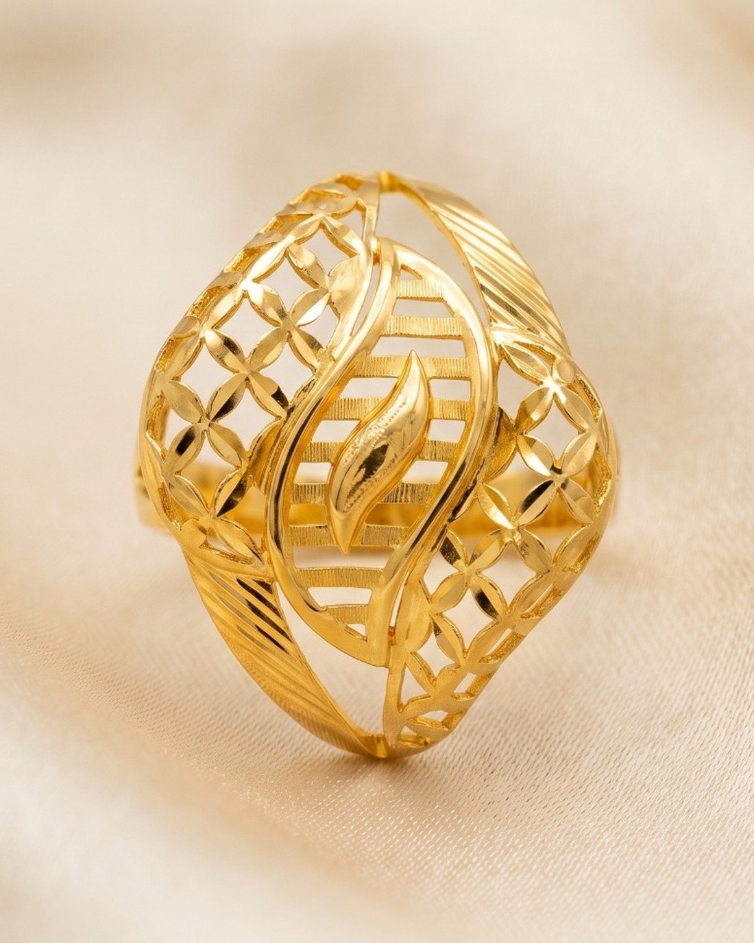 Openwork Dome Ring, 22K Gold, 2.220 g