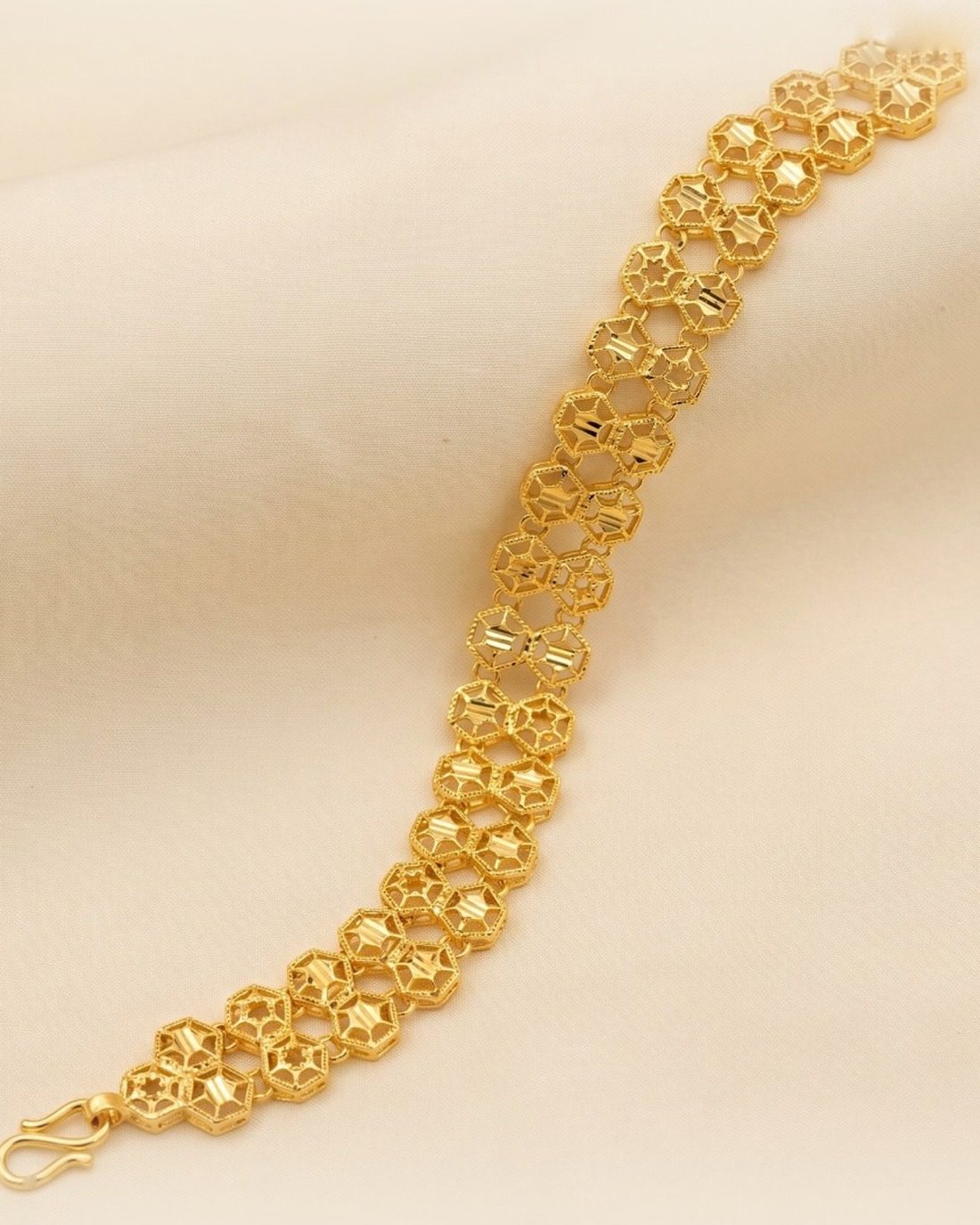 Openwork Flower Lattice Bracelet, 22K Gold, 8.950 g