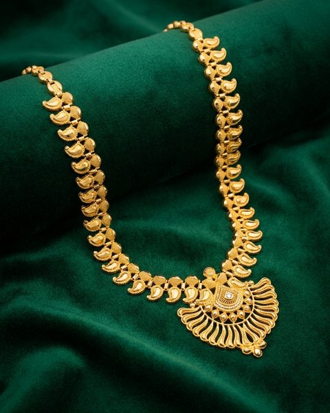Paisley Fan Pendant Necklace, 22K Gold, 18.010 g