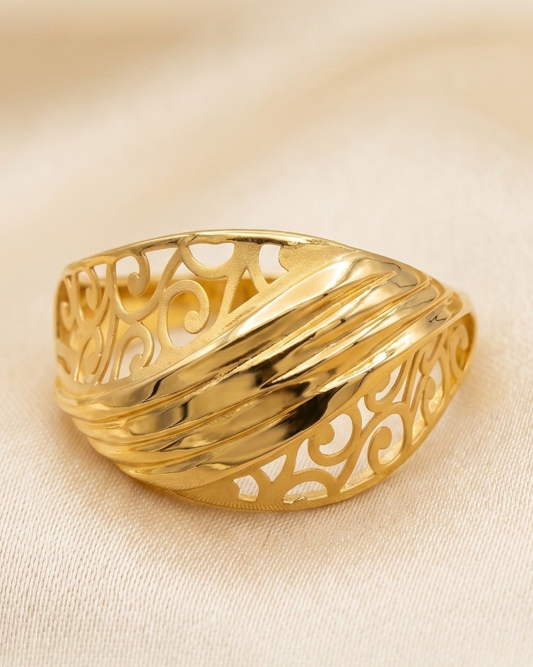 Ribbed Filigree Dome Ring, 22K Gold, 1.396 g