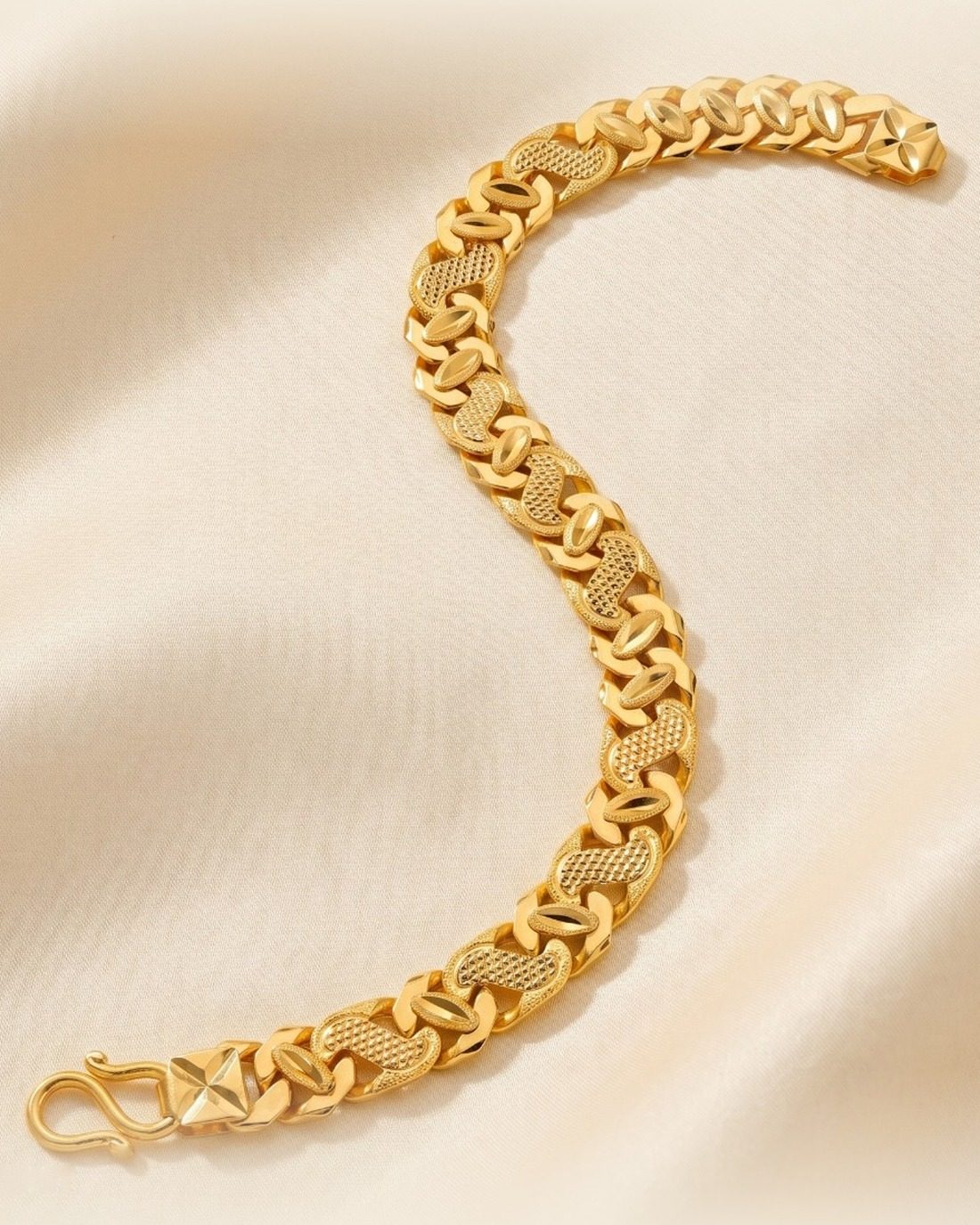 Textured Link Men's Bracelet, 22K Gold, 10.130 g