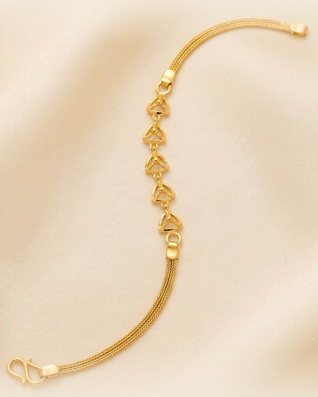 Triangle Heart Link Bracelet, 22K Gold, 4.080 g